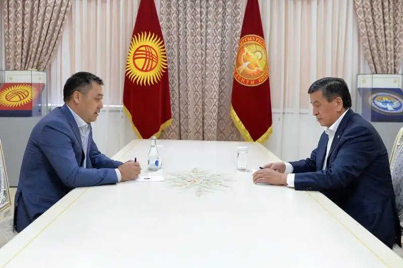 Сооронбаю Жээнбекову предоставлен статус экс-президента Кыргызстана