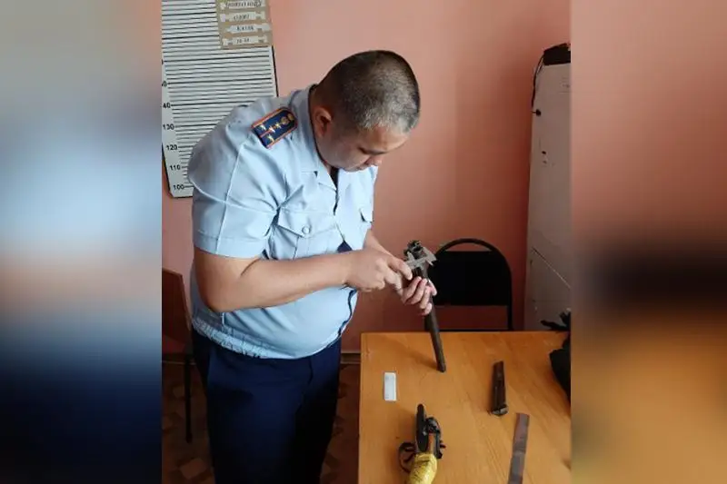 Мужчина с обрезом разгуливал по улице в одном из сел Туркестанской области