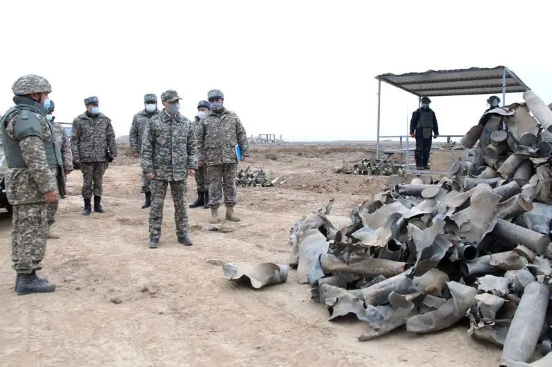 Министр обороны проверил ход работ по ликвидации последствий взрывов в Арыси