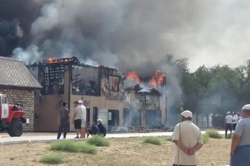 Торговый центр сгорел в Атырауской области