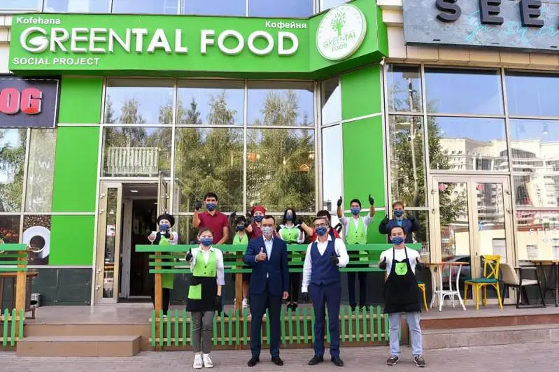 Маулен Ашимбаев встретился с работниками социального кафе