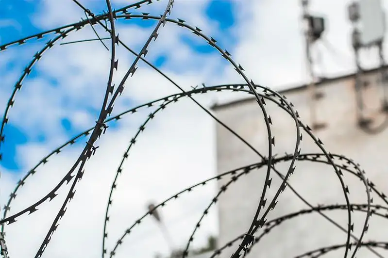 Сотрудникам колоний и тюрем планируют поднять зарплату