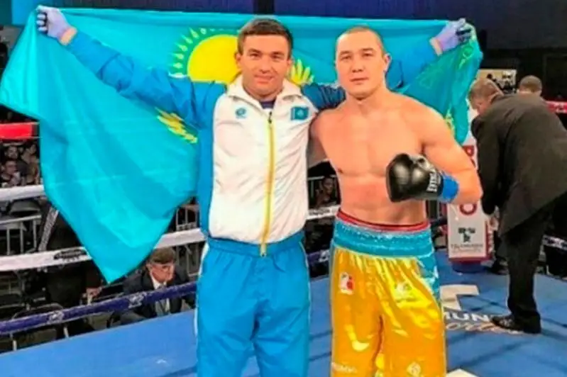 Непобежденные казахстанские боксеры проведут бои за титулы IBF и WBC
