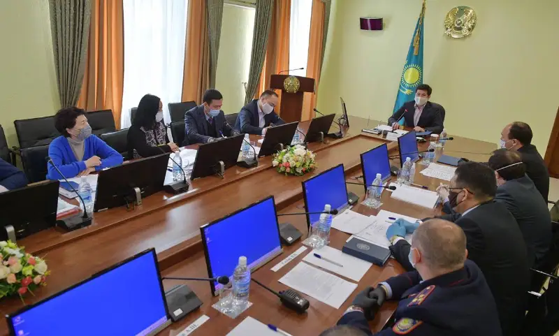 Аким Экибастуза получил выговор за несоблюдение горожанами карантина