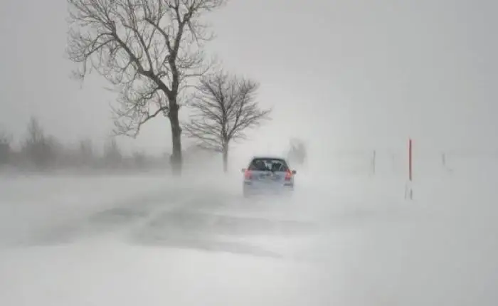 Оказавшиеся в снежном плену водители просят не выезжать на трассы жителей СКО