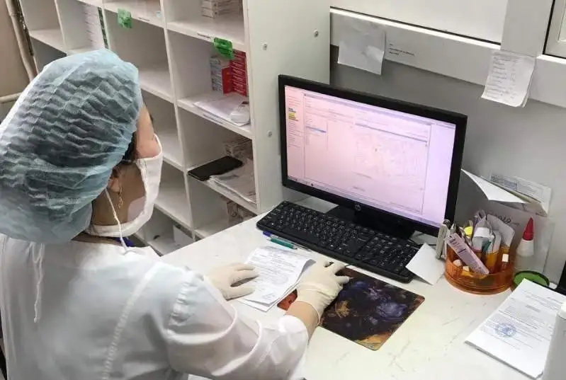 В поликлиниках Уральска пациентам, стоящим на учете, лекарства выдаются онлайн