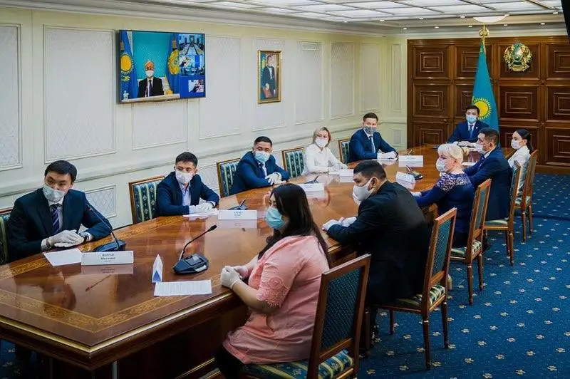 Медали «Халық Алғысы» вручили активным волонтерам в Нур-Султане