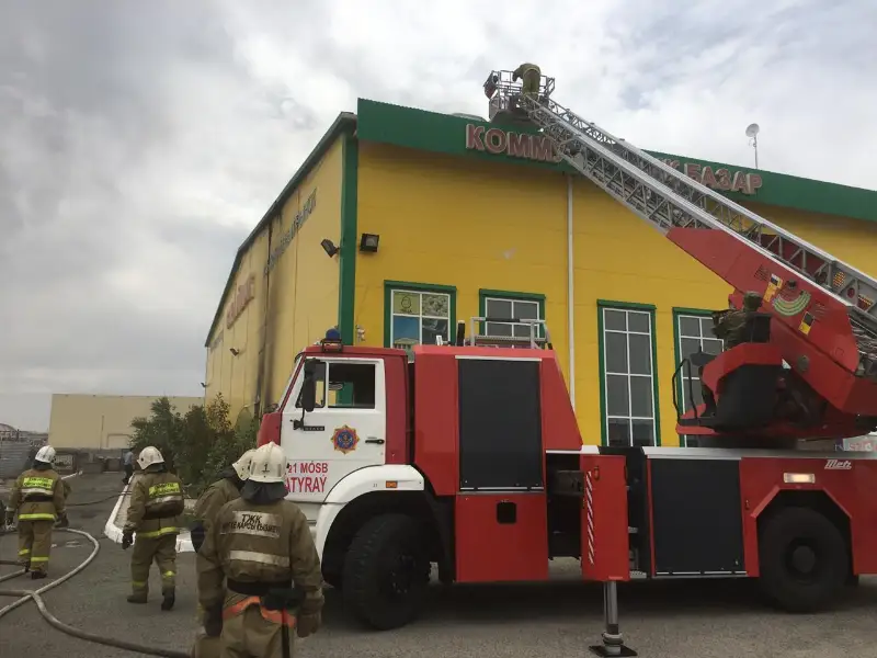 На рынке  в Атырау сгорели три продуктовых отдела