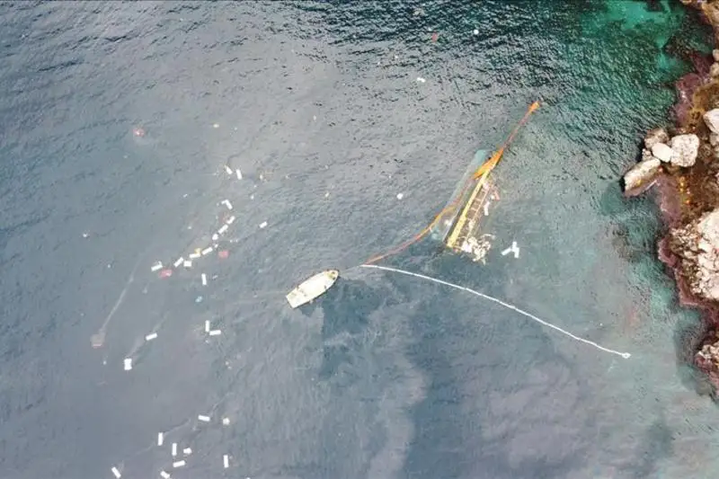 Экскурсионный катер затонул у берегов Аланьи