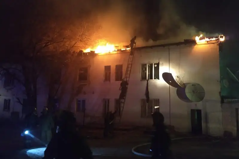 Горел многоквартирный дом в Семее: 11 семей нуждаются в жилье