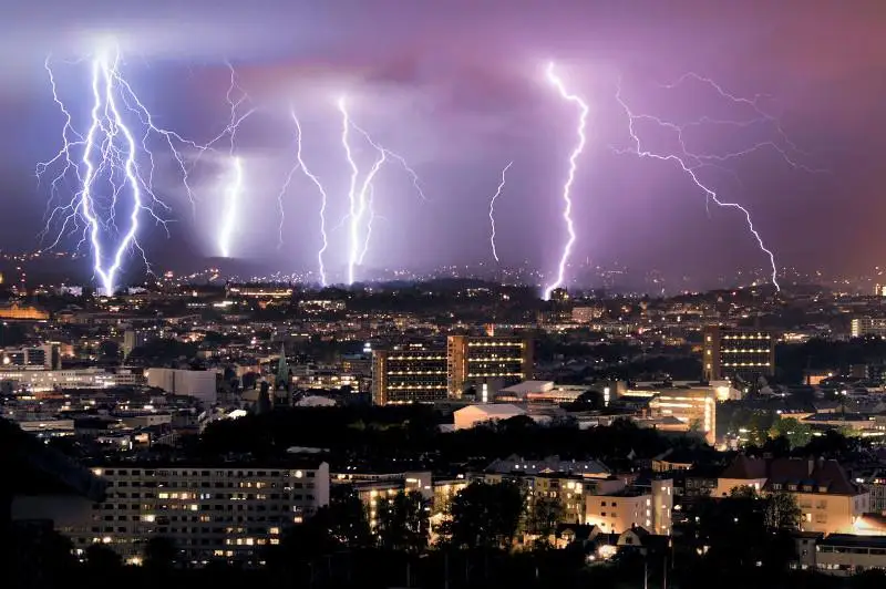 Почти 7,5 тысячи ударов молнии зафиксировали над Восточной Норвегией в выходные