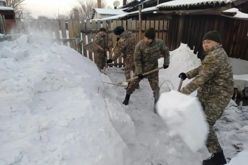 Военнослужащие РгК «Восток» поддержали челлендж  #БiзБіргеміз