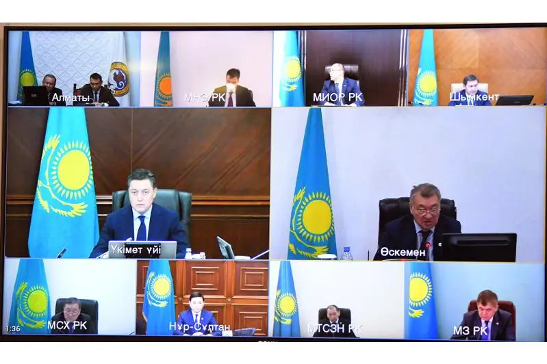 Аскар Мамин провел совещание с руководителями торговых сетей