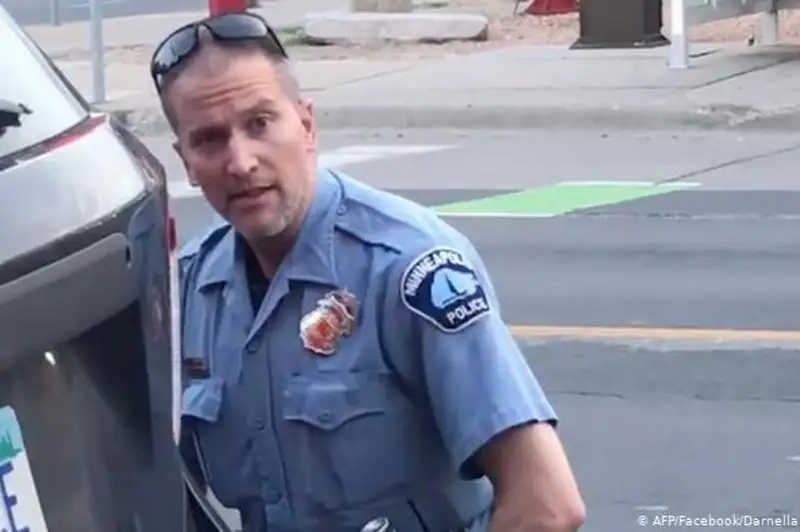 Обвиняемого в убийстве Флойда полицейского могут отпустить под залог $1,25 млн