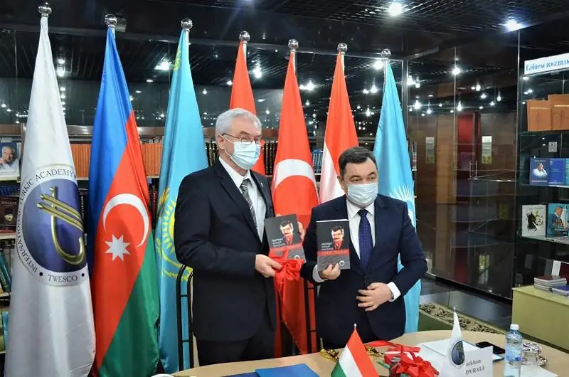 Тюркская академия представила книгу венгерского ученого на казахском языке