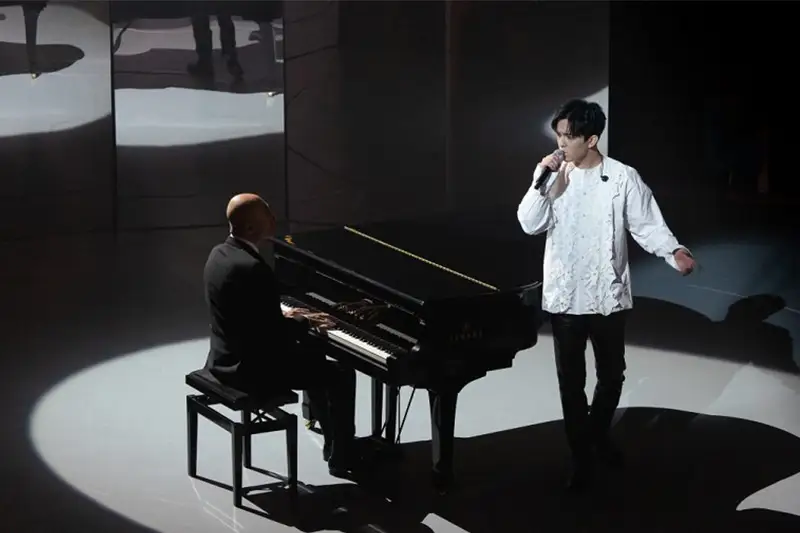 Димаш Кудайберген выступил на премии «Виктория-2020»