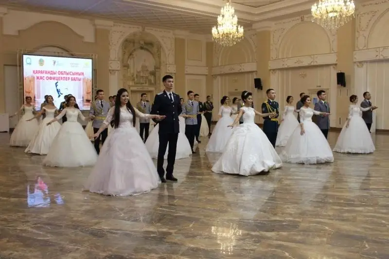 Бал молодых офицеров прошёл в Караганде