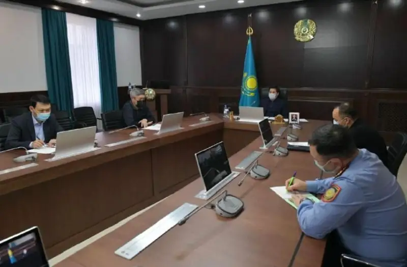 Увеличить количество ремонтных бригад на теплосетях в Павлодаре поручил Абылкаир Скаков