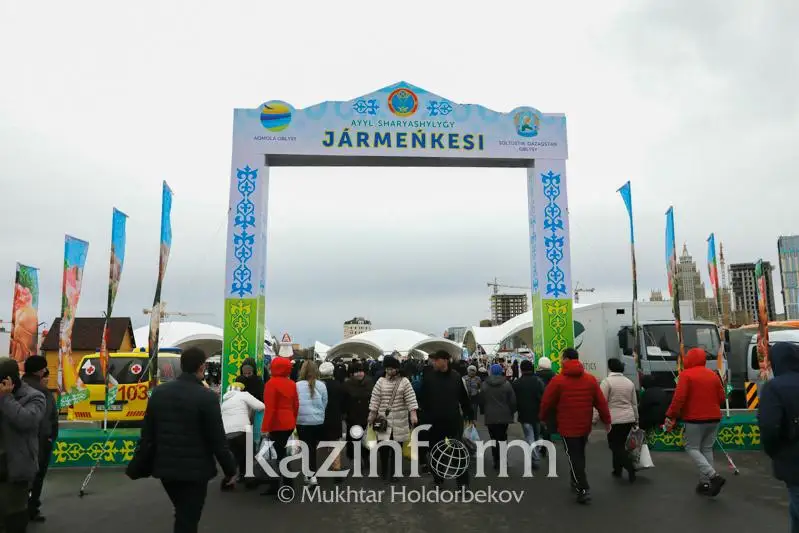 В Нур-Султане жители встали в очередь за продукцией СКО