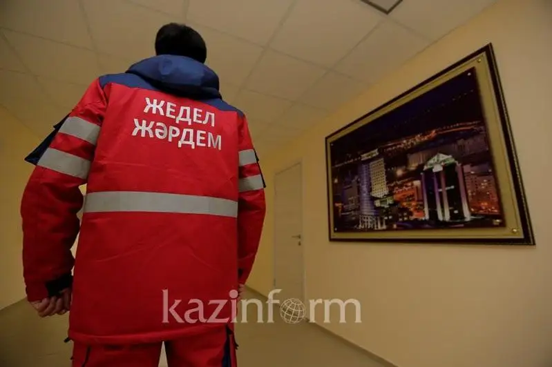 Дополнительные надбавки к зарплате получат 415 сотрудников скорой помощи Алматы