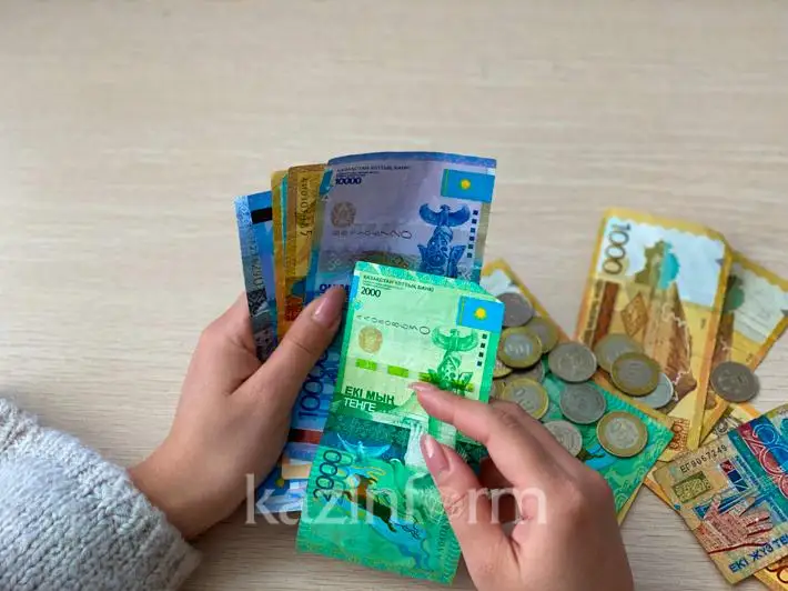 Более 351 тысячи заявлений подали казахстанцы на получение 42 500 тенге