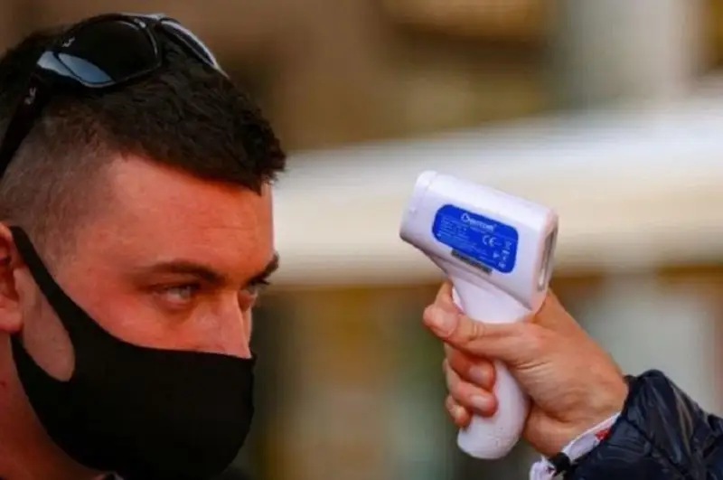 Коронавирус: новая волна локдаунов и ограничений в Британии и ЕС