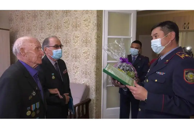 Ветерана ВОВ в Усть-Каменогорске поздравили с 95-летним юбилеем