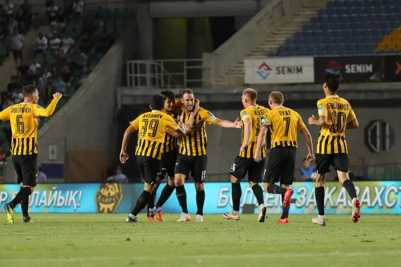 «Кайрат» сделал камбэк в самой концовке и вышел во второй раунд Лиги Европы УЕФА