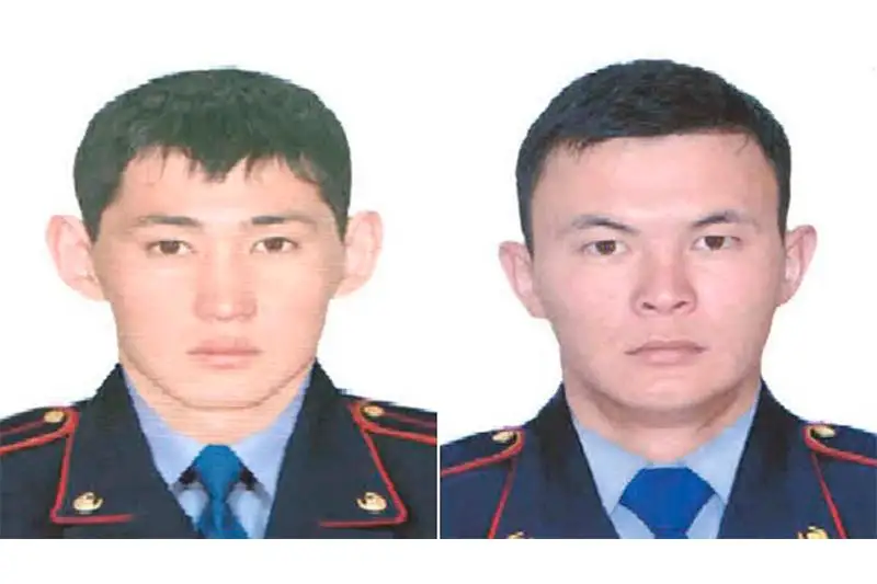 Полицейских наградили за спасение 30 жителей горящей пятиэтажки в Рудном