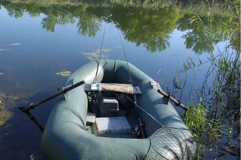 Труп мужчины под резиновой лодкой обнаружили в СКО