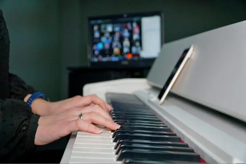 Выставки, концерты, спектакли могут посетить онлайн маленькие жители столицы