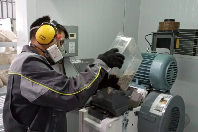 Казгеология запустила геохимическую лабораторию в Караганде