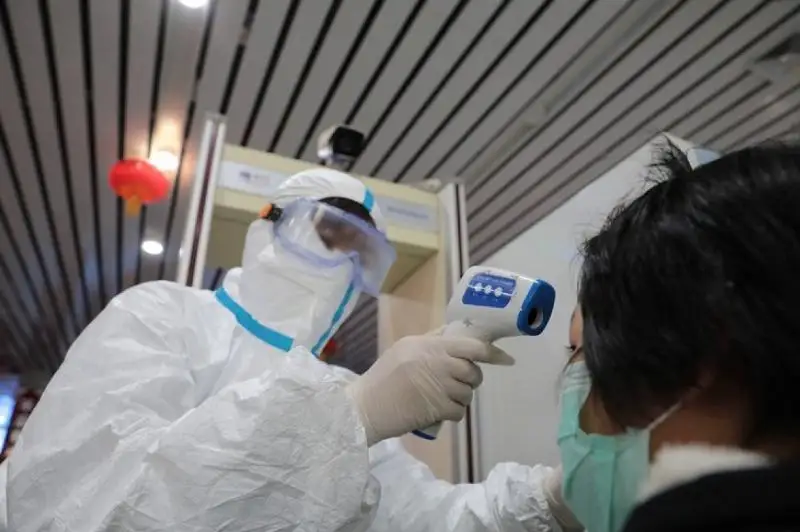 Коронавирус в Китае: за сутки увеличилось число заболевших на более 1,7 тысяч человек