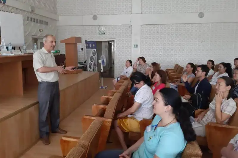 Национальный эксперт ВОЗ проводит тренинги для карагандинских акушеров-гинекологов