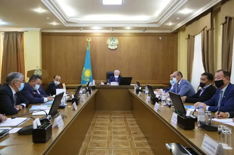 Бердибек Сапарбаев встретился с руководителями филиалов политических партий