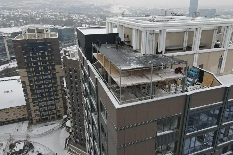 За счет строительства на крыше решила расширить свою жилплощадь жительница Алматы