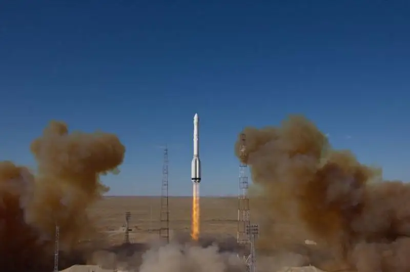 Ракета «Протон-М» с двумя спутниками запущена с Байконура