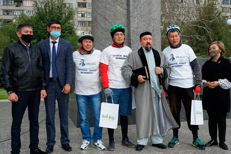 Участников велотура «Нур-Султан - Жидебай» встретили в Семее