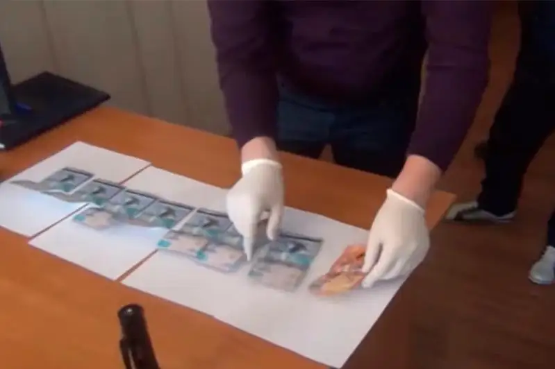 Майор полиции в Кызылординской области подозревается в получении взятки за незаконную регистрацию мигрантов