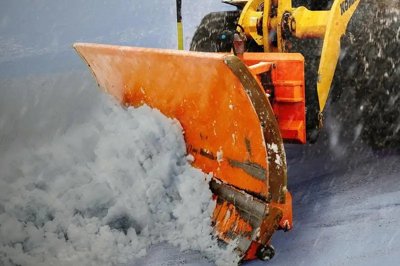 Увеличить количество снегоуборочной техники поручил аким Карагандинской области