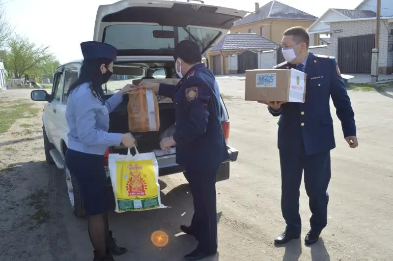«Біз біргеміз!»: полицейские Семея оказали помощь нуждающимся  семьям