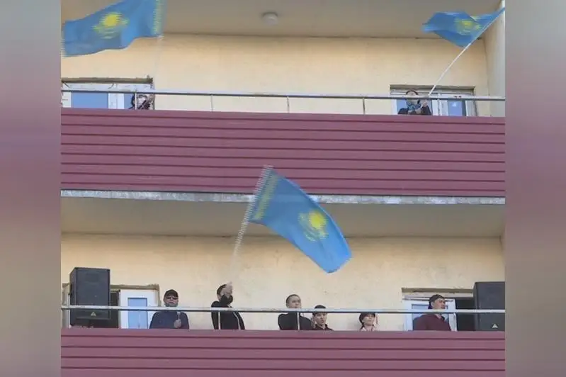 Патриотический концерт на балконах устроили карагандинцы