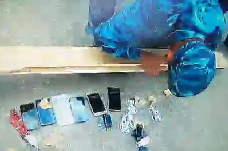 В Павлодаре предотвратили попытку передачи телефонов в колонию