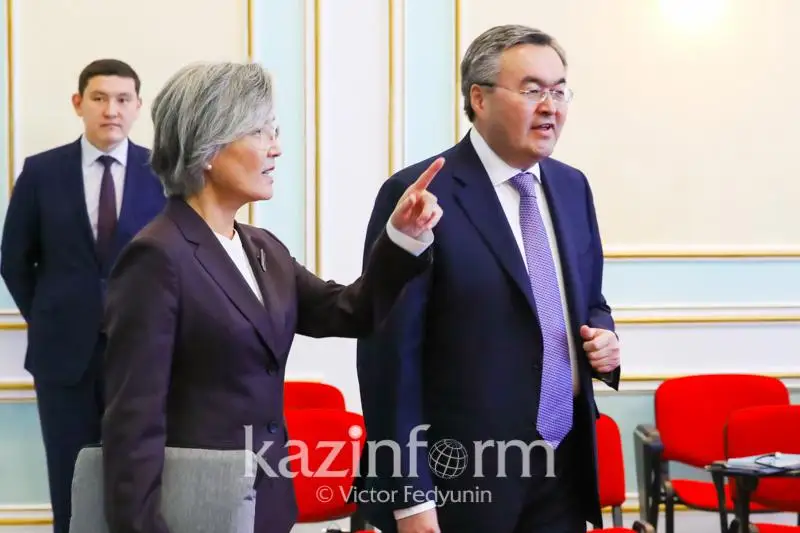 Мухтар Тлеуберди провел переговоры со своим корейским коллегой