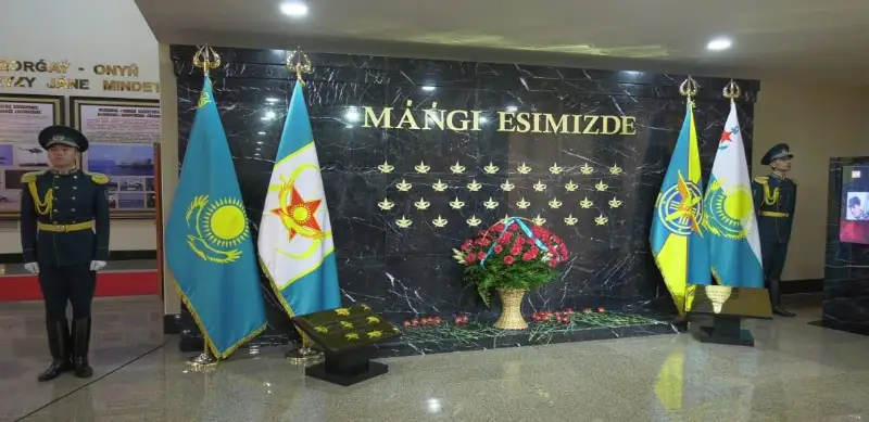 Мемориал погибшим военнослужащим открыли в Министерстве обороны РК