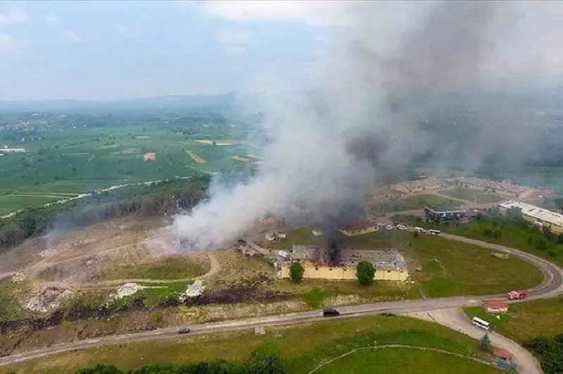 Взрывы на фабрике фейерверков в Турции: 4 погибли и около 100 человек ранены