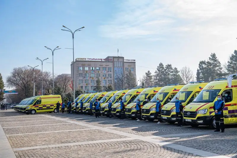 Автопарк медиков пополнился спецмашинами в Алматинской области
