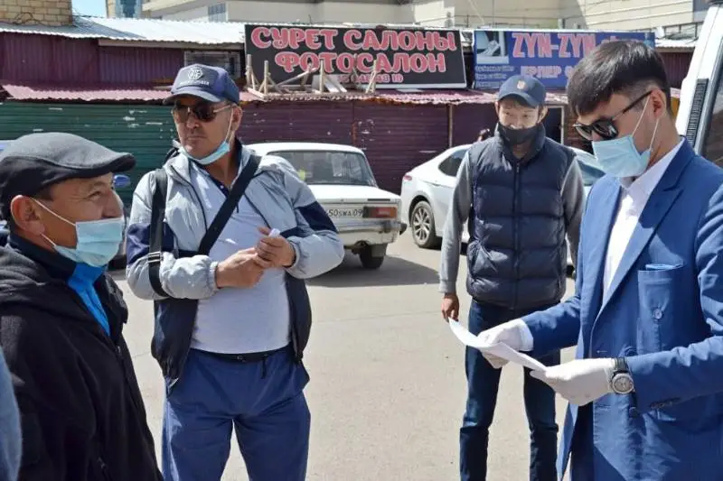 ДКЗ: столичные волонтеры разъясняют горожанам преимущества программы