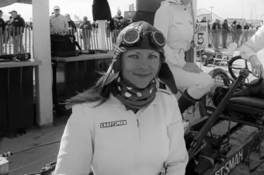 Знаменитая американская гонщица разбилась, пытаясь побить рекорд