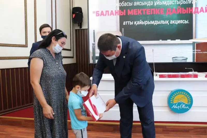 Более 2,5 тысяч семей получат помощь от столичного «Nur Otan» перед началом учебного года